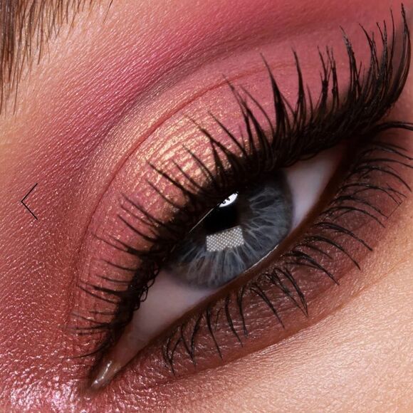 Pat McGrath Labs Divine Rose Luxe Quad four radiant shades transform your eyes - Picture 6 of 6